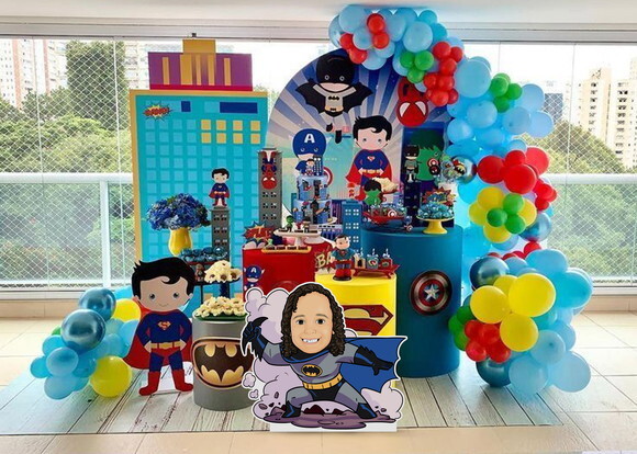 Display de Chão em mdf Caricatura Aniversário Batman