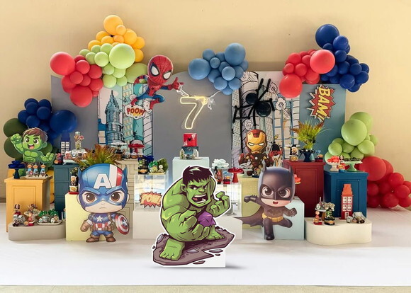 Display de Chão em mdf Aniversário Hulk 80cm