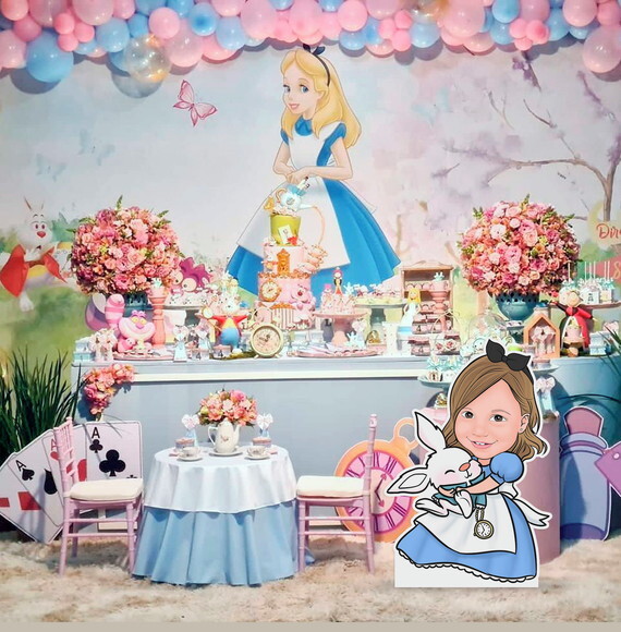 Display de Chão mdf Alice no País das Maravilhas 80cm