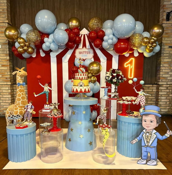 Display Totem de Chão Caricatura Aniversário Circo