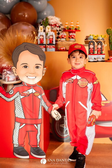 Display Totem de Chão Caricatura Aniversário Piloto Carros