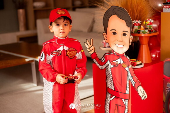 Display Totem de Chão Caricatura Aniversário Piloto Carros