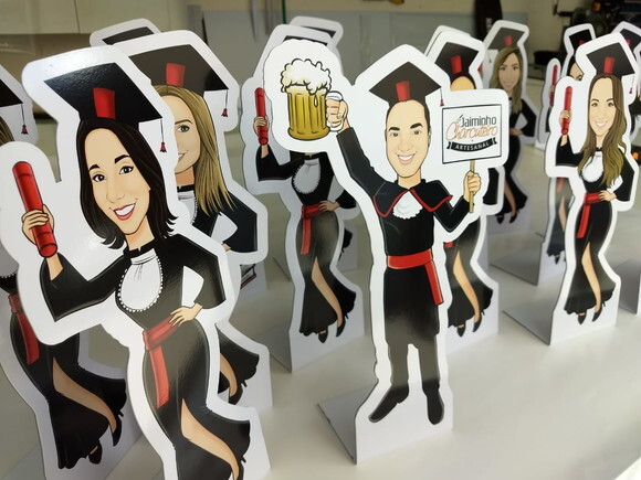 Displays de Mesa com Caricaturas para Formatura