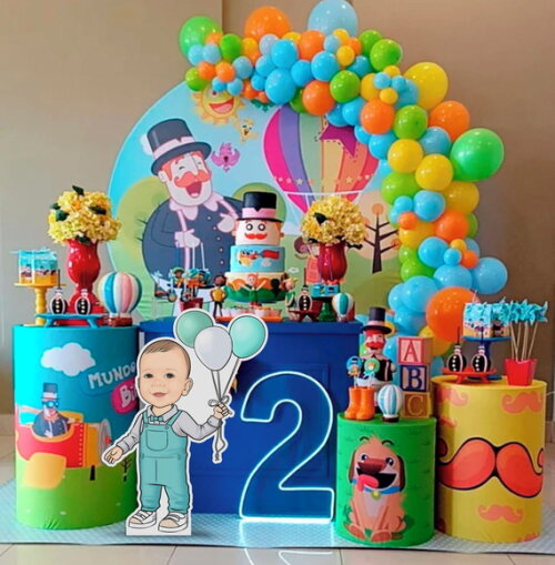 Display Totem de Chão mdf Caricatura Aniversário Balões