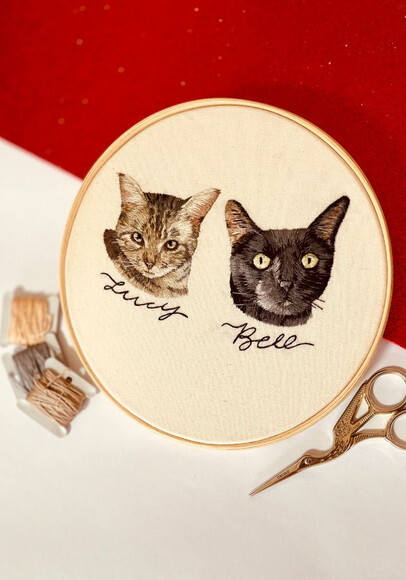 Quadro bordado 2 Pets Personalizado - 20 cm