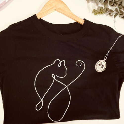 Camiseta Bordada a Mão Gato