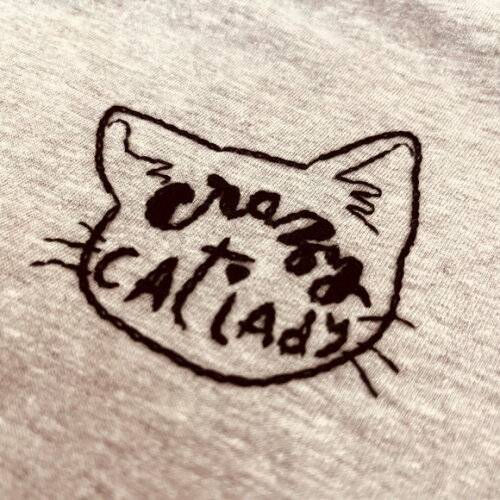 Camiseta Bordada a Mão Louca dos Gatos