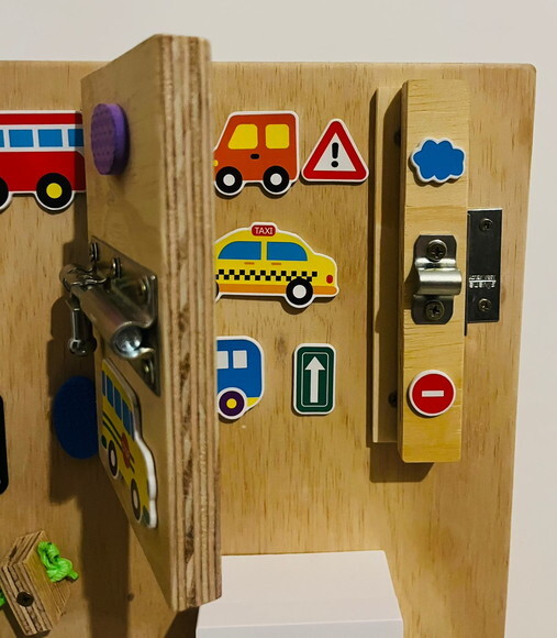 Painel Sensorial Duplo Montessori com Pés (60 a x 70 C)