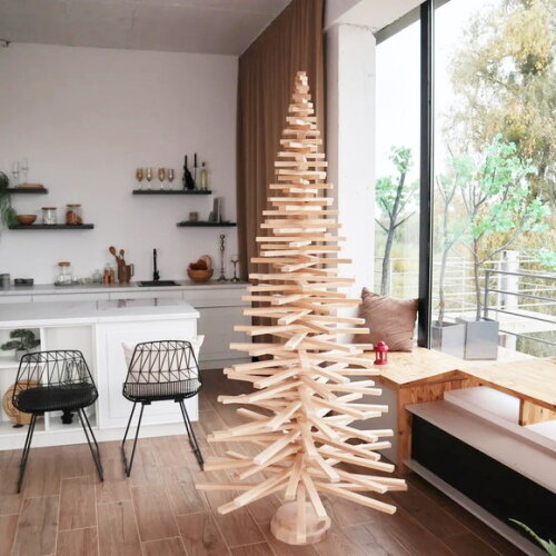 Árvore de Natal em Madeira Pinus Envernizada 180 cm