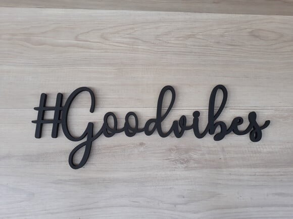 #Goodvibes - palavra de parede em mdf