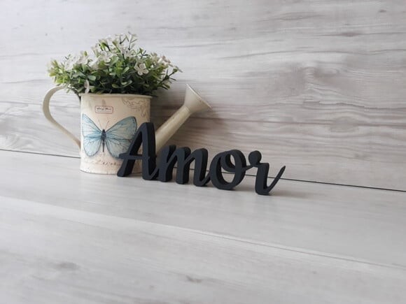 Amor - linha CK - Palavra de mesa em MDF - Tamanho P