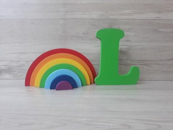 Arco Íris de Mesa em mdf - 7 Cores + Letra 20 cm de Altura