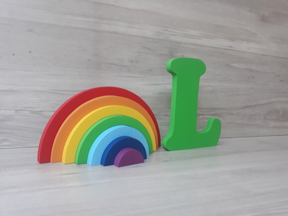 Arco Íris de Mesa em mdf - 7 Cores + Letra 20 cm de Altura