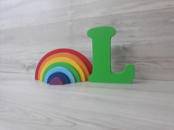 Arco Íris de Mesa em mdf - 7 Cores + Letra 20 cm de Altura
