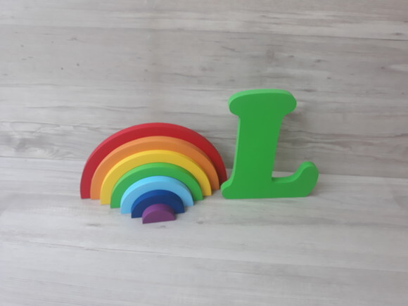 Arco Íris de Mesa em mdf - 7 Cores + Letra 20 cm de Altura
