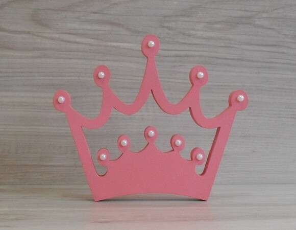 Coroa em mdf com aplicação de strass ou pérola - 10 cm