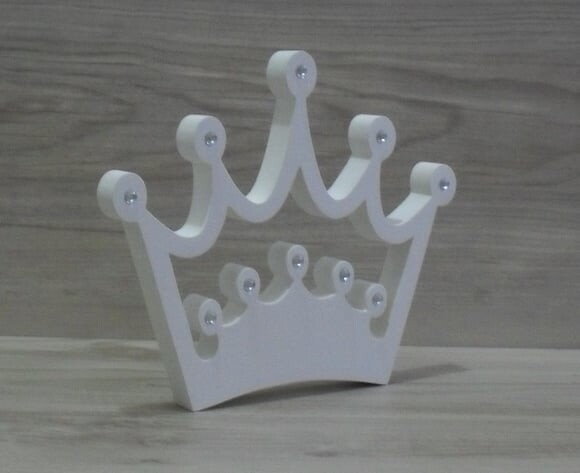 Coroa em mdf com aplicação de strass ou pérola - 13 cm