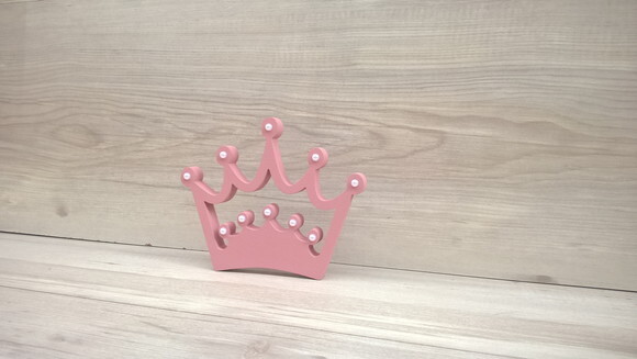 Coroa em mdf com aplicação de strass ou pérola - 16 cm