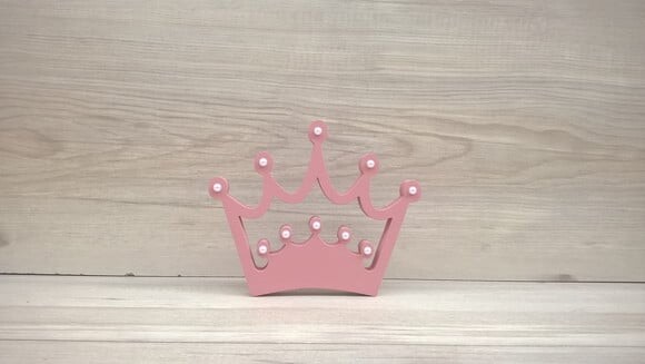 Coroa em mdf com aplicação de strass ou pérola - 16 cm