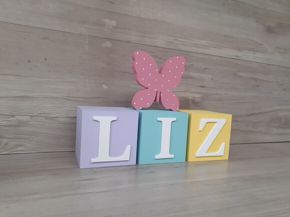Cubos com Nome - Mod. Clássico - 10 x 10 x 10 cm + Borboleta