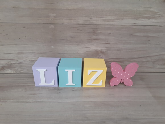 Cubos com Nome - Mod. Clássico - 10 x 10 x 10 cm + Borboleta