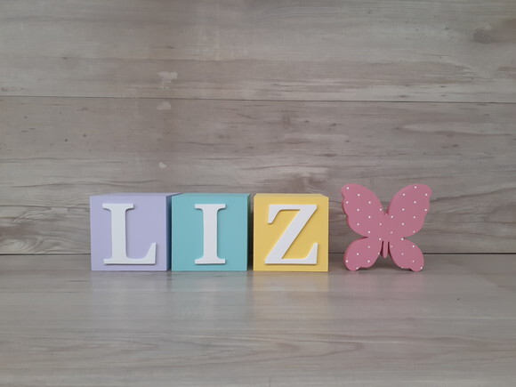 Cubos com Nome - Mod. Clássico - 10 x 10 x 10 cm + Borboleta