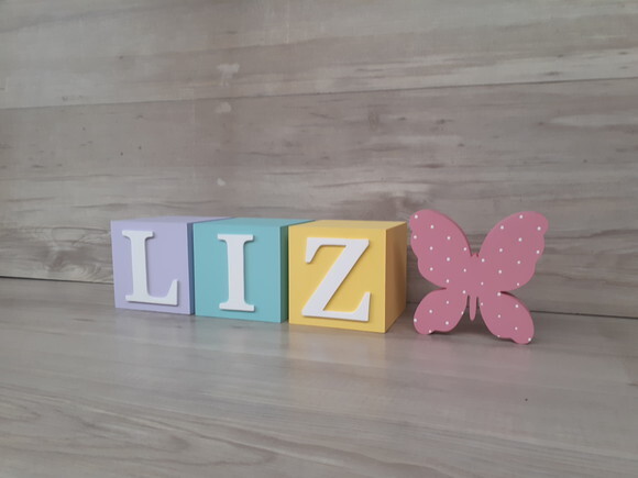 Cubos com Nome - Mod. Clássico - 10 x 10 x 10 cm + Borboleta