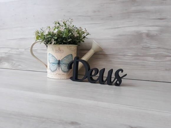 Deus - linha CK - Palavra de mesa em MDF - Tamanho P