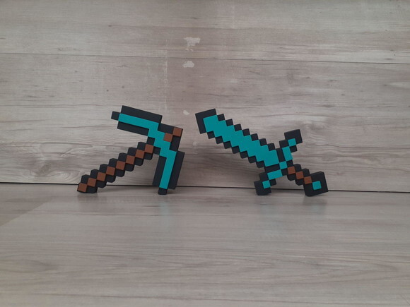 Espada e Picareta de Mesa em mdf - Tema Minecraft - 15 cm