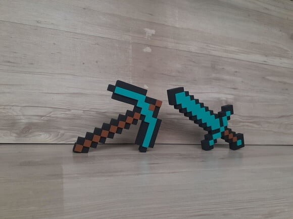 Espada e Picareta de Mesa em mdf - Tema Minecraft - 15 cm