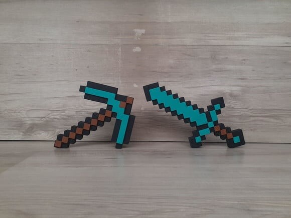 Espada e Picareta de Mesa em mdf - Tema Minecraft - 15 cm