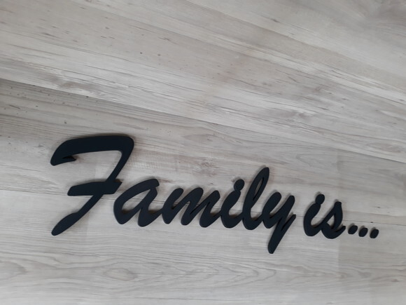 Family Is... - Palavra Decorativa de Parede em mdf