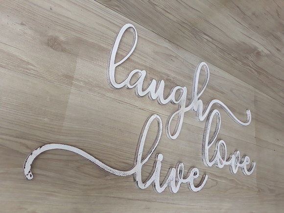 Frase em mdf para decoração de parede - live love laugh -