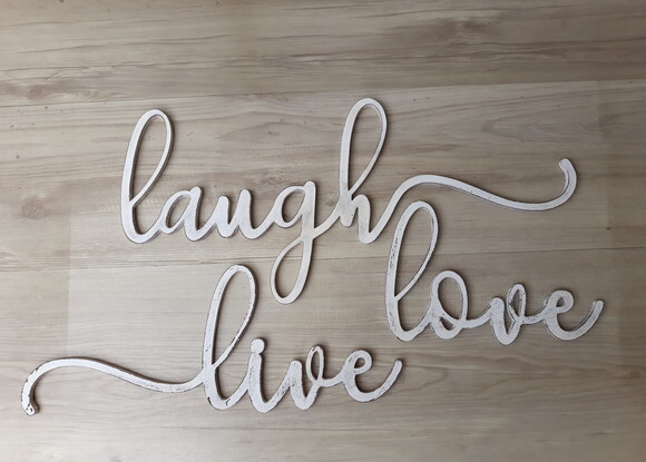 Frase em mdf para decoração de parede - live love laugh -