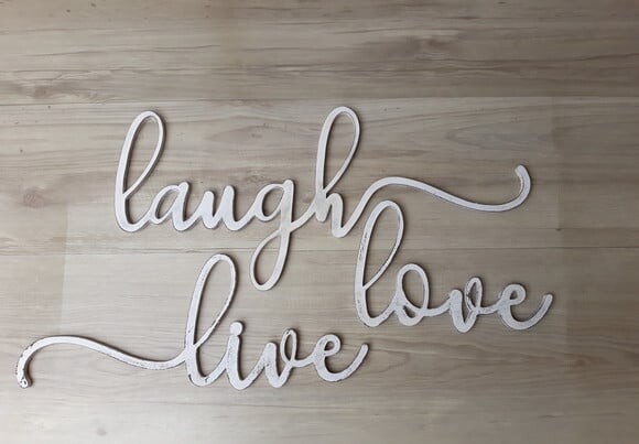 Frase em mdf para decoração de parede - live love laugh -