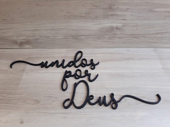 Frase em mdf para decoração de parede - unidos por Deus -