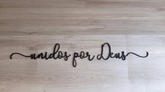 Frase em mdf para decoração de parede - unidos por Deus -