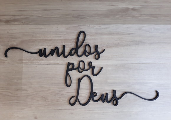 Frase em mdf para decoração de parede - unidos por Deus -