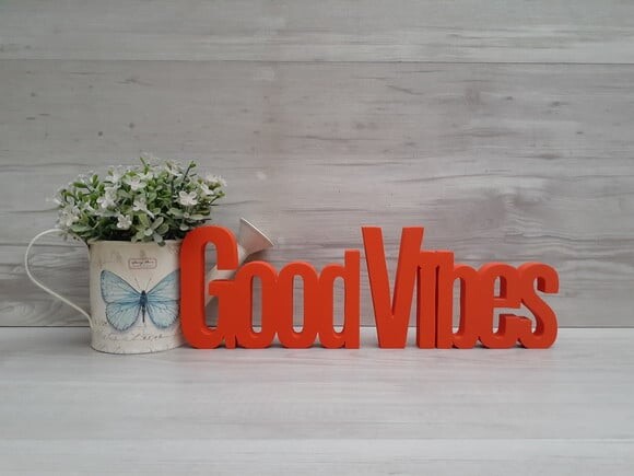 Good Vibes - Palavras Decorativas de mesa em MDF