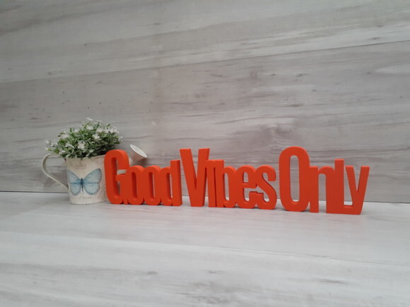 Good Vibes Only - Palavras Decorativas de mesa em MDF