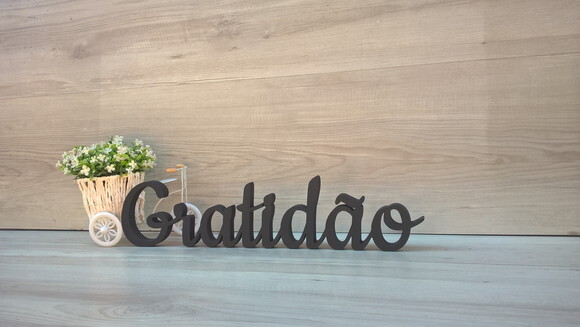 Gratidão - Palavra de mesa em MDF