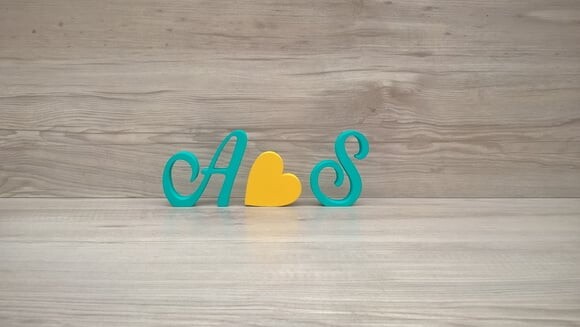 Iniciais cursivas com coração - 12 cm
