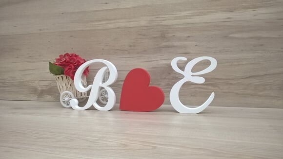 Iniciais cursivas com coração - 12 cm