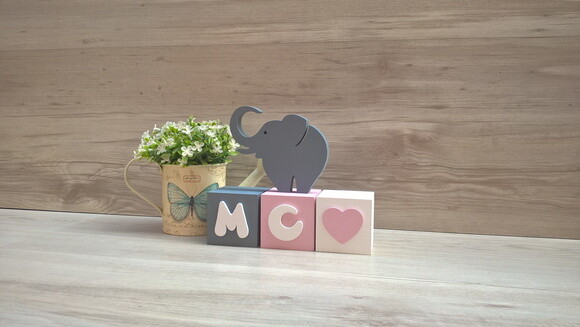 Iniciais em Cubos + Coração - 6 x 6 x 6 cm + Elefante 10 cm