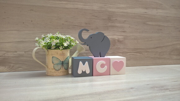 Iniciais em Cubos + Coração - 6 x 6 x 6 cm + Elefante 10 cm