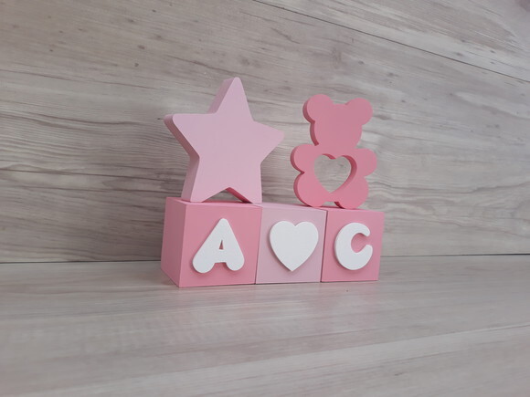 Iniciais em Cubos 6 x 6 x 6 cm + Coração + Estrela + Ursinho