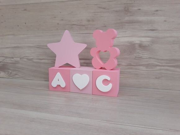 Iniciais em Cubos 6 x 6 x 6 cm + Coração + Estrela + Ursinho