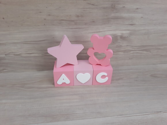 Iniciais em Cubos 6 x 6 x 6 cm + Coração + Estrela + Ursinho