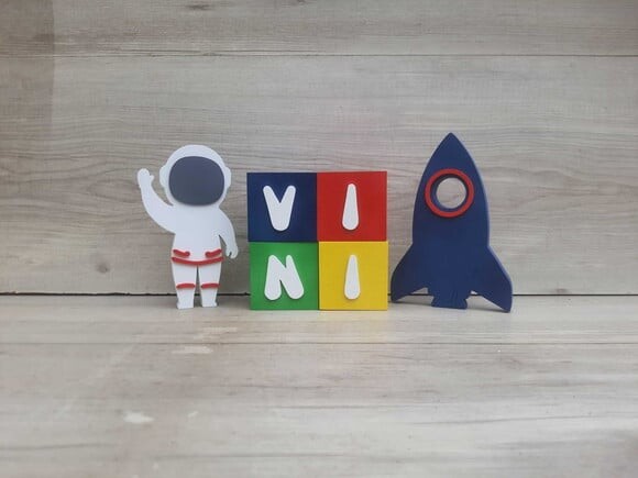 Kit Espacial - Nome em Cubos 4 Letras + Foguete + Astronauta