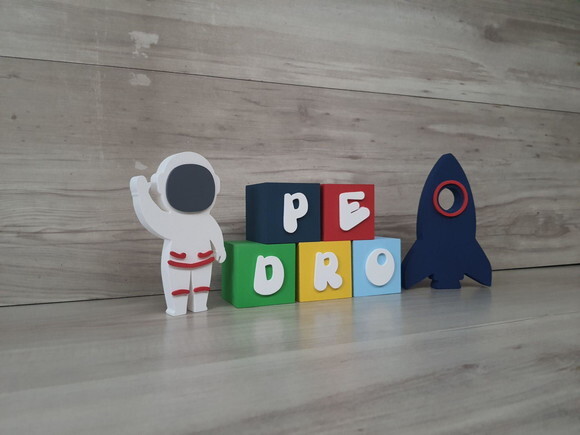 Kit Espacial - Nome em Cubos 5 Letras + Foguete + Astronauta